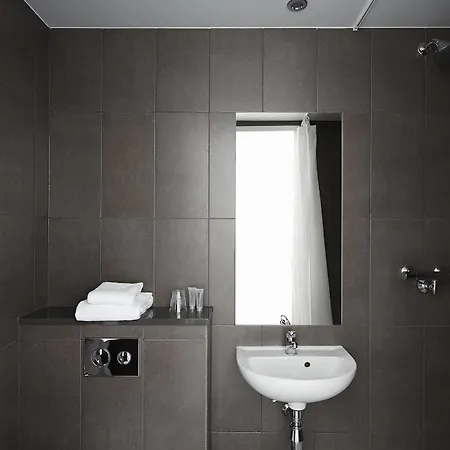 The Social Hub 3*